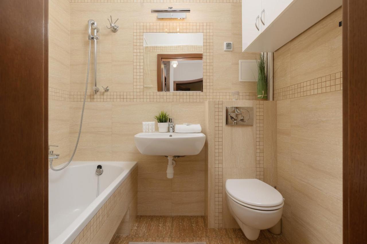 Metro Raclawicka Cozy Studio Apartment By Noclegi Renters Варшава Екстер'єр фото