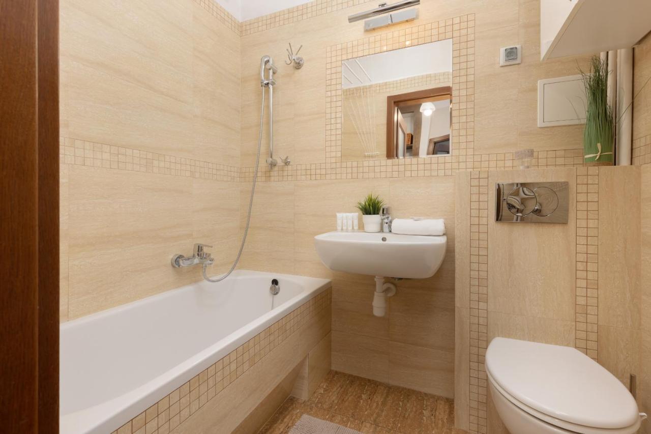 Metro Raclawicka Cozy Studio Apartment By Noclegi Renters Варшава Екстер'єр фото